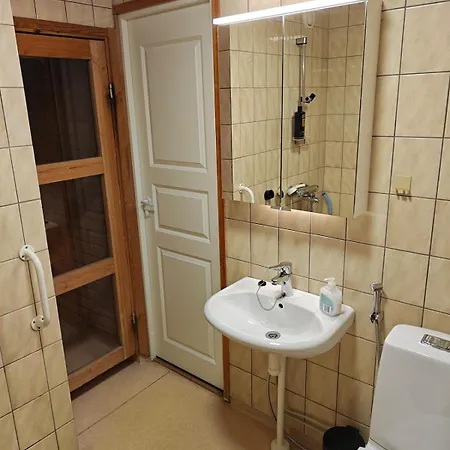 Kaupunkikoti Omalla Saunalla Sekae Laehellae Juna-asemaa, 100m Wifi Apartman
