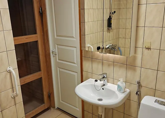 Kaupunkikoti Omalla Saunalla Sekae Laehellae Juna-asemaa, 100m Wifi Apartman